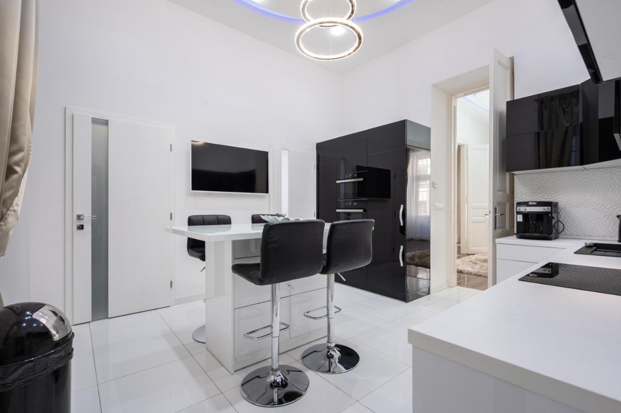 בודפשט Opera Balkony Luxury Apartment With Free Parking מראה חיצוני תמונה